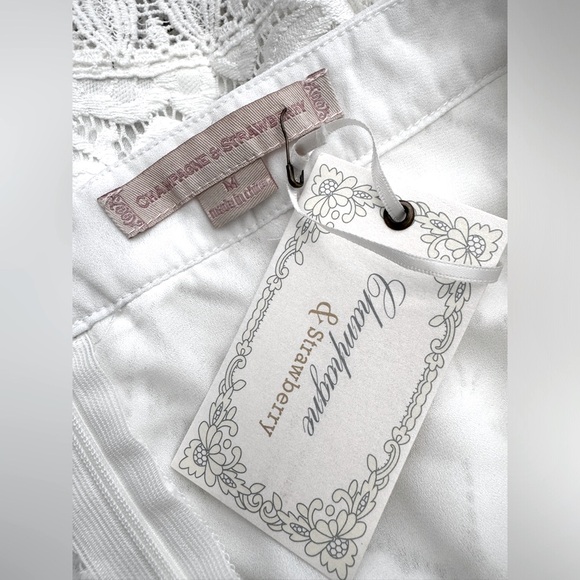 NWT❣️Champagne and Strawberry Eyelet Dress Size Medium - Picture 6 of 8